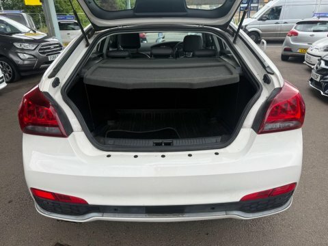 MG MG6 Hatchback 1.9 White #26