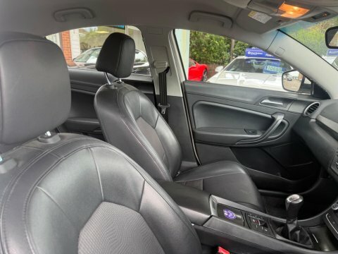 MG MG6 Hatchback 1.9 White #13