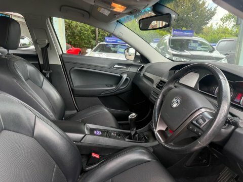MG MG6 Hatchback 1.9 White #12