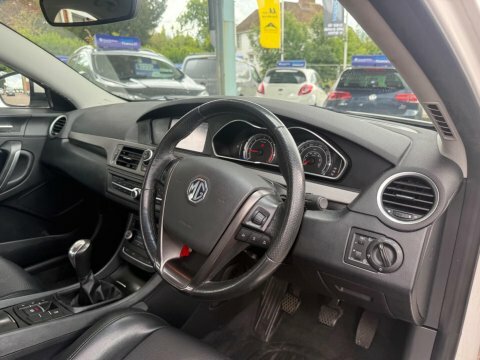 MG MG6 Hatchback 1.9 White #14