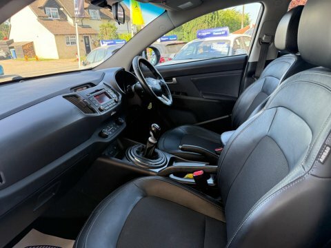 Kia Sportage 1.7 Crdi Ecodynamics White #3