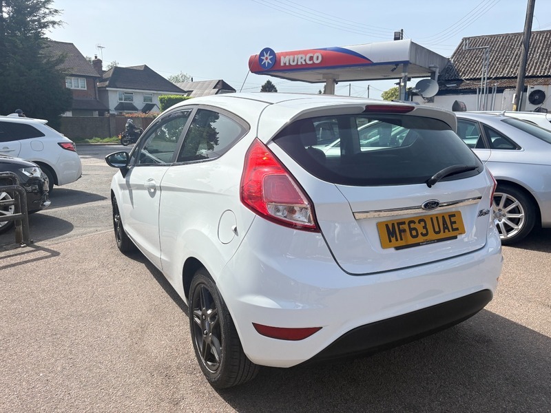 Ford Fiesta Zetec White #5