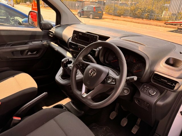 Vauxhall Combo Turbo D 2300 Sportive DN70CSF White #3