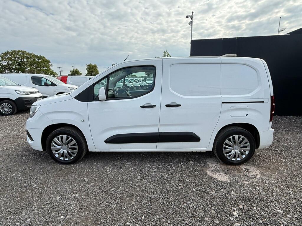Vauxhall Combo 1.5 Turbo D 2000 Sportive L1 H1 Euro 6 DS21OZT White #4