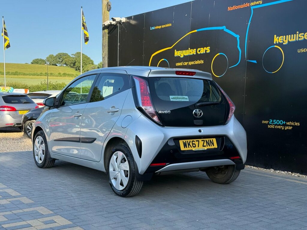 Toyota Aygo 1.0 Vvt-i X-play X-shift Euro 6 WK67ZNN Silver #3