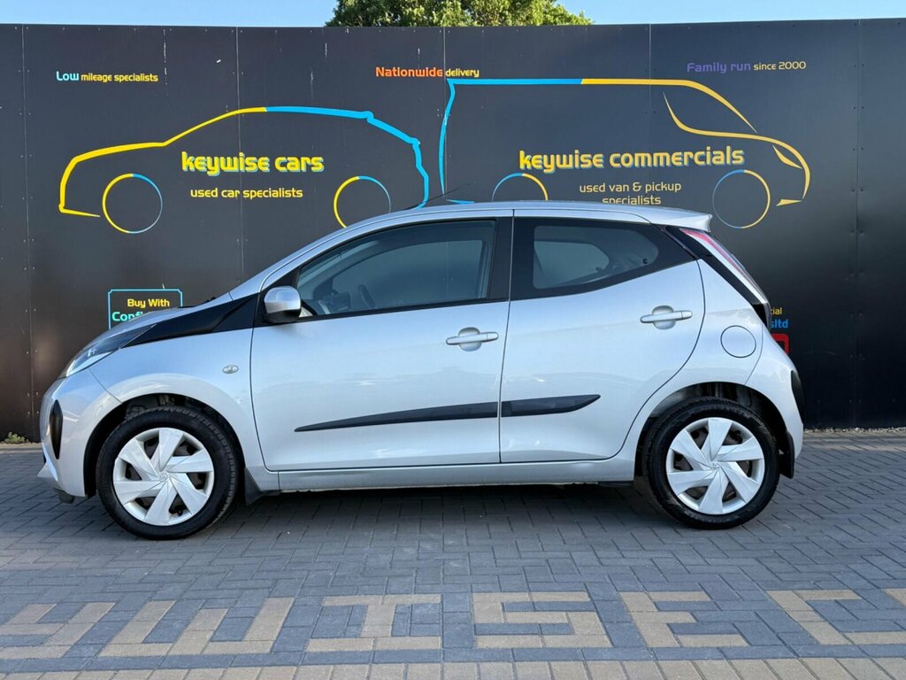 Toyota Aygo 1.0 Vvt-i X-play X-shift Euro 6 WK67ZNN Silver #2