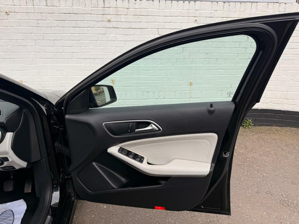 Mercedes-Benz A Class Hatchback 2.1 A200d Sport Premium Euro 6 Ss 5 OW16WHS Black #4