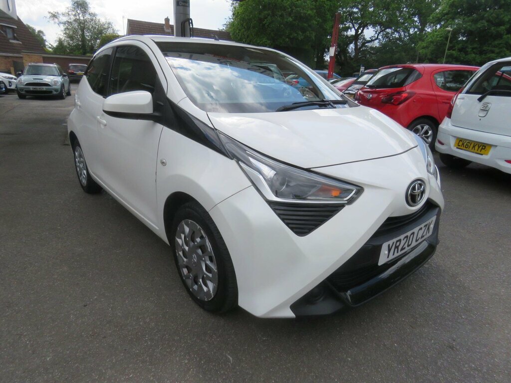 Toyota Aygo 1.0 Vvt-i X-play X-shift Euro 6 YR20CZK White #2