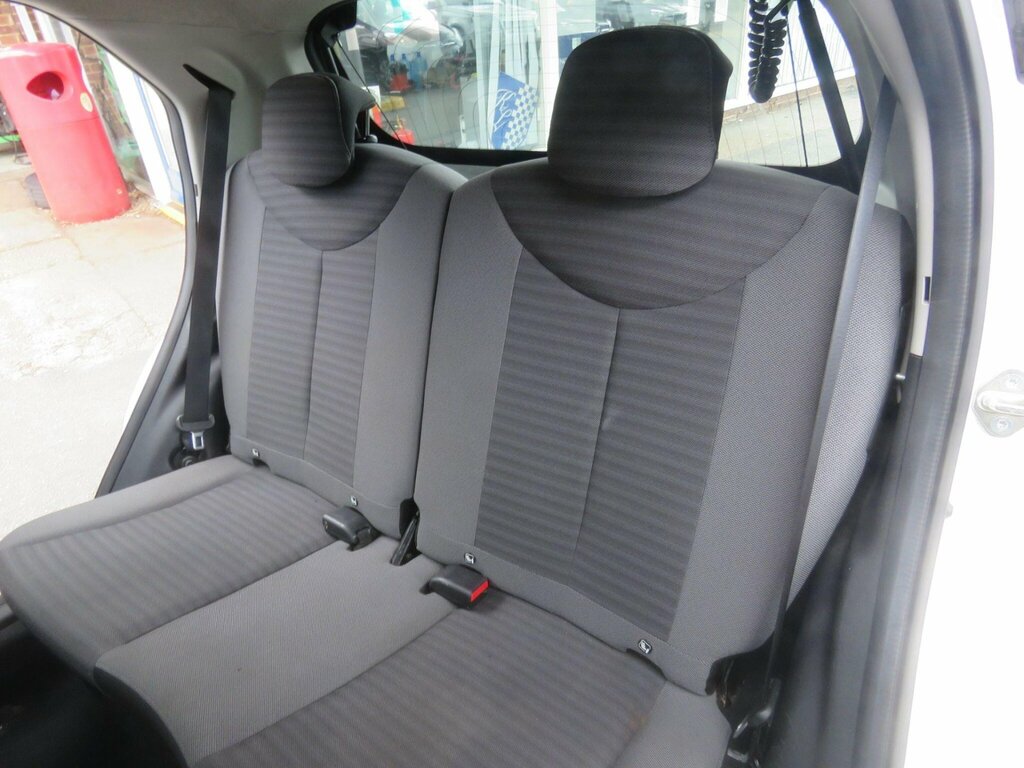 Toyota Aygo 1.0 Vvt-i X-play X-shift Euro 6 YR20CZK White #5