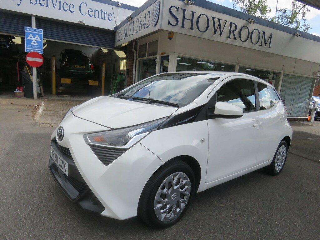 Toyota Aygo 1.0 Vvt-i X-play X-shift Euro 6 White
