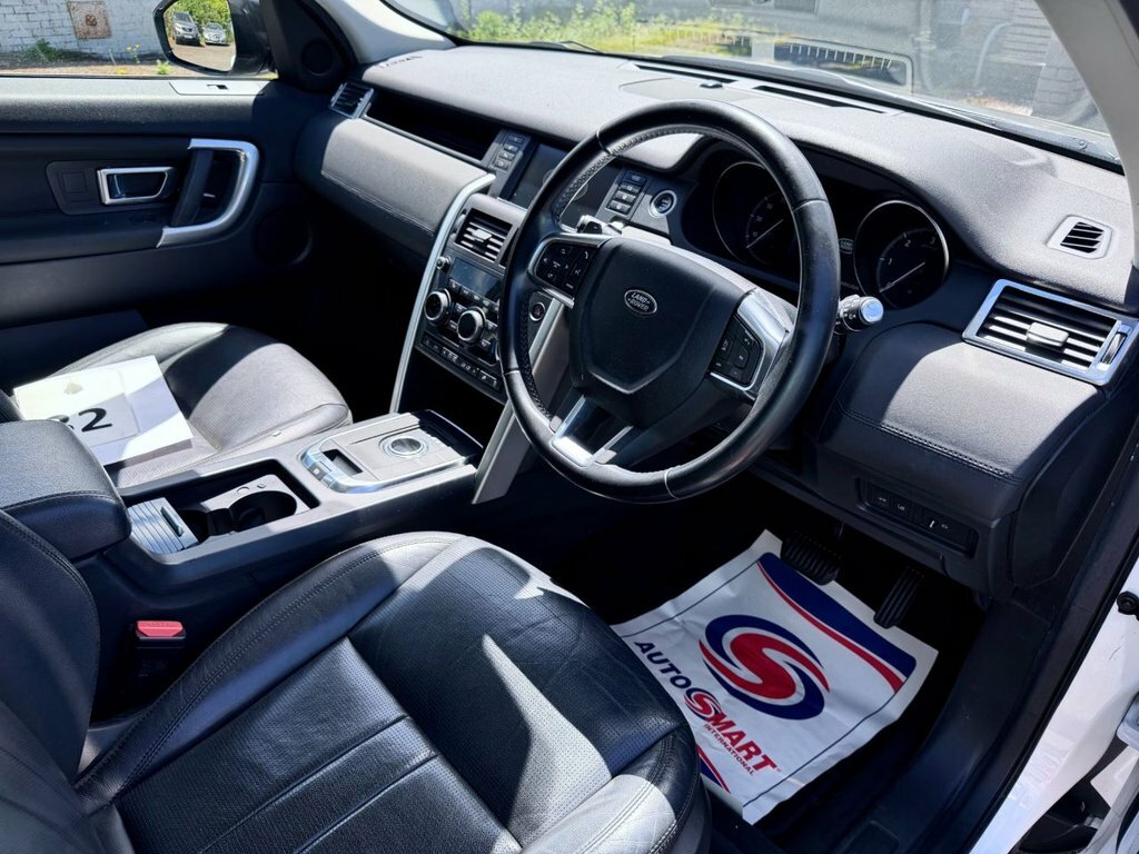 Land Rover Discovery Sport 2L Hse Black YD18LDY White #4