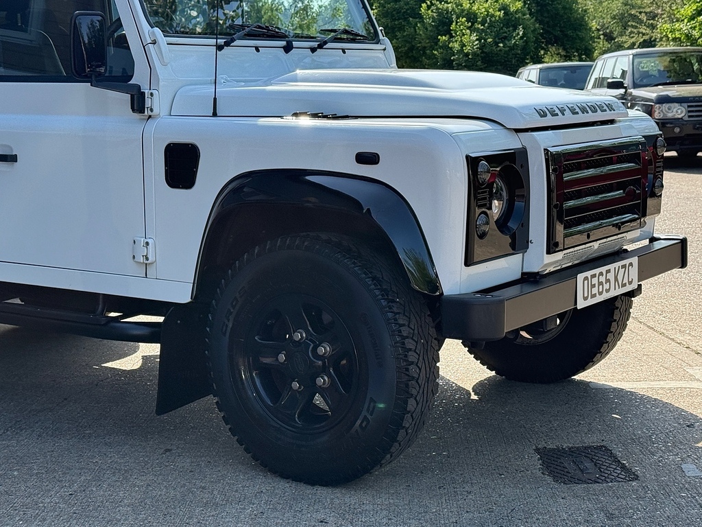 Land Rover Defender 110 Tdci Xs U5383 White