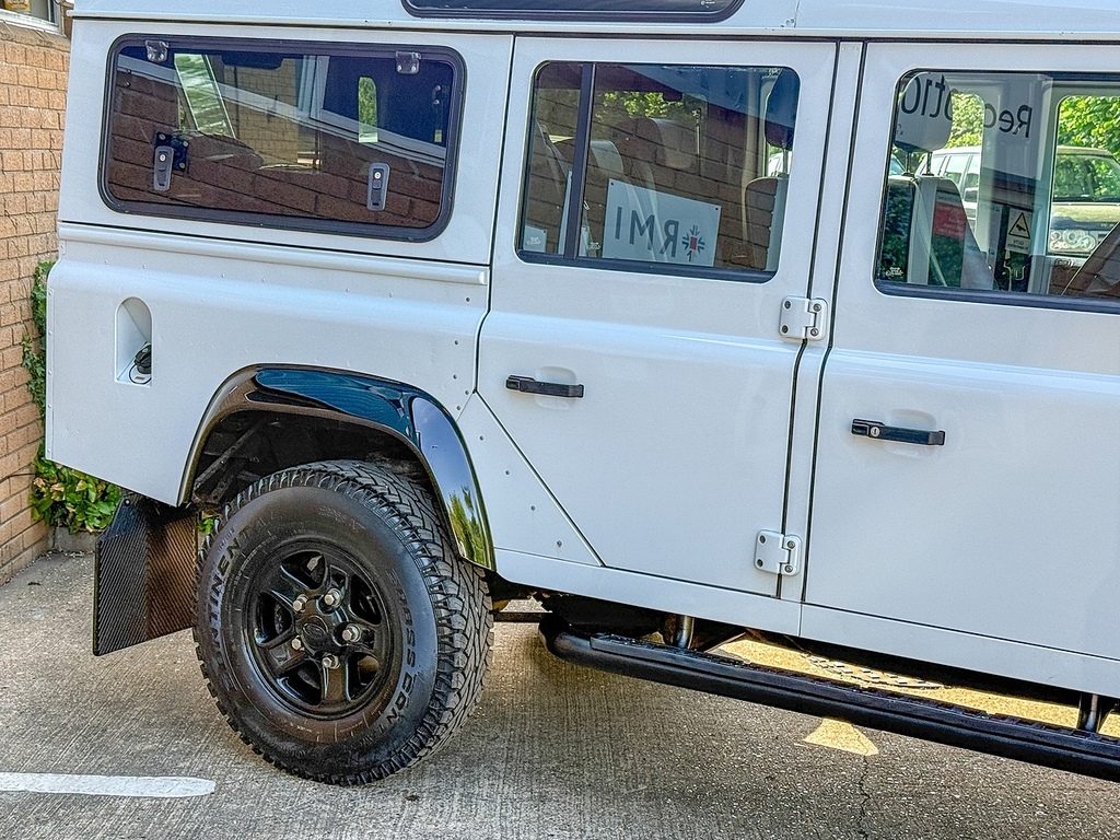 Land Rover Defender 110 Diesel  #14