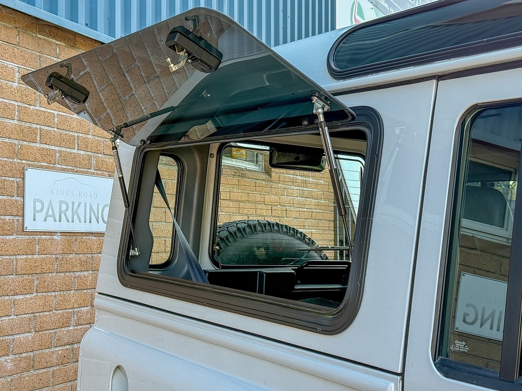 Land Rover Defender 110 Tdci Xs U5383 OE65KZC White #4