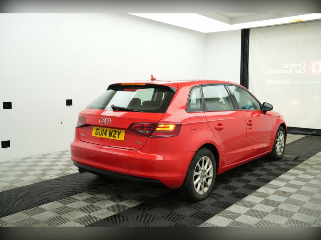 Audi A3 1.6 Tdi Se Sportback Euro 5 Ss GJ14WZY Red #4