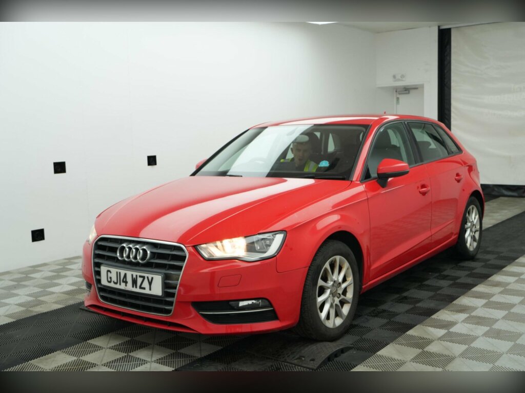Audi A3 1.6 Tdi Se Sportback Euro 5 Ss GJ14WZY Red #2