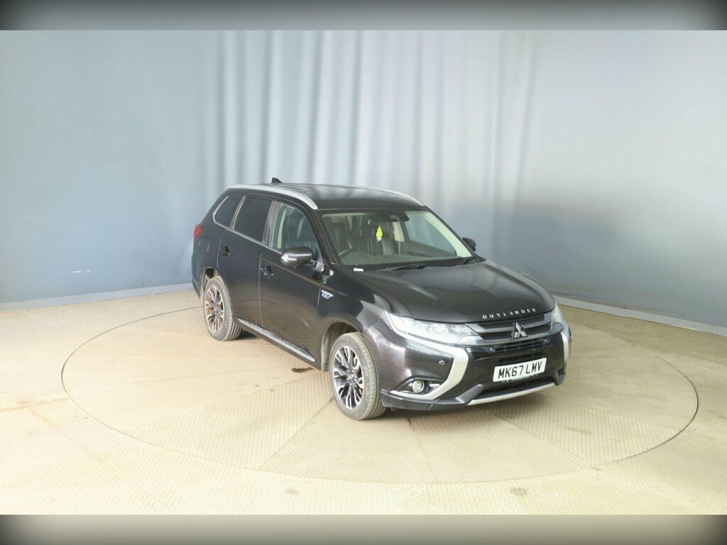 Mitsubishi Outlander 2.0H 12Kwh 4Hs Cvt 4Wd Euro 6 Ss Black