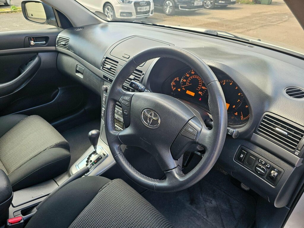 Toyota Avensis Hatchback Silver #15
