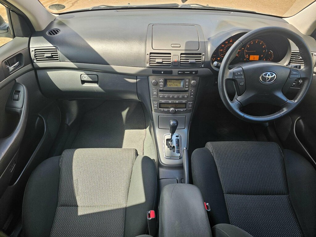 Toyota Avensis Hatchback Silver #14
