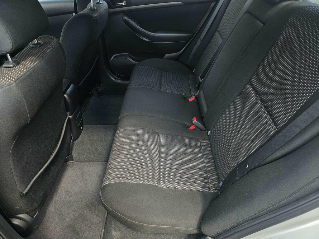Toyota Avensis Hatchback Silver #12