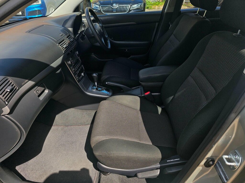 Toyota Avensis Hatchback Silver #13