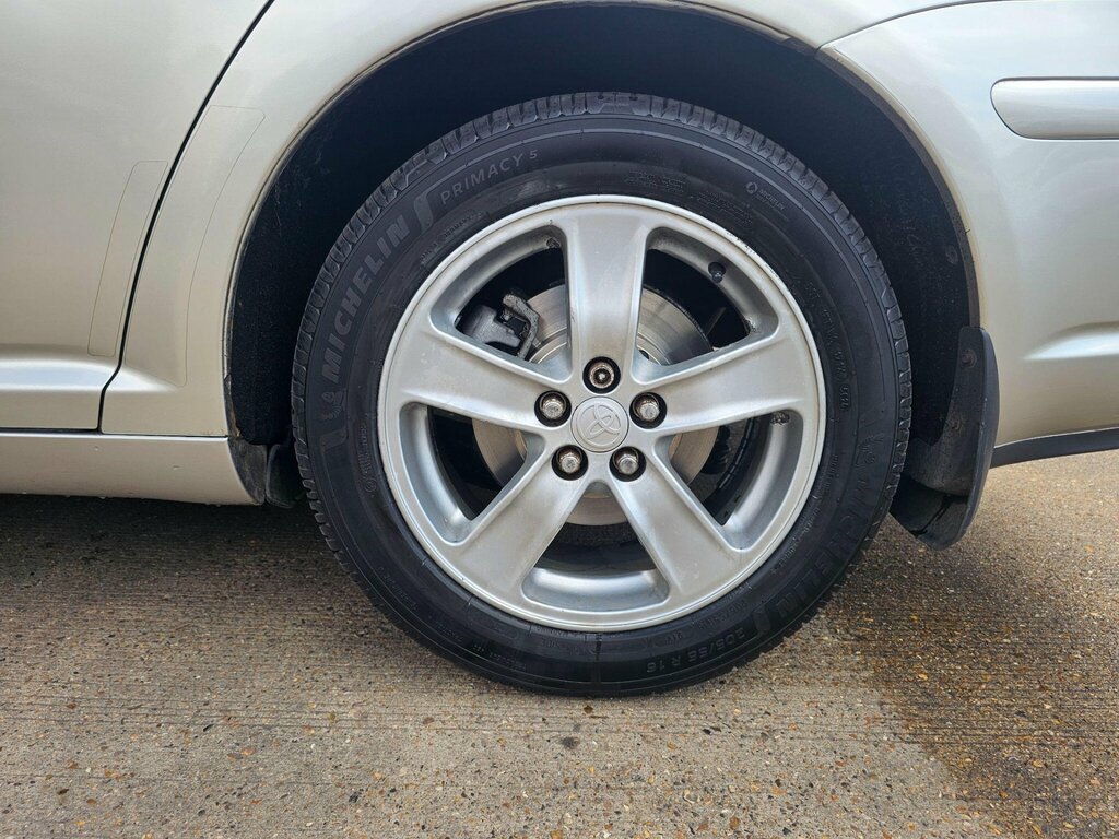 Toyota Avensis Hatchback Silver #22