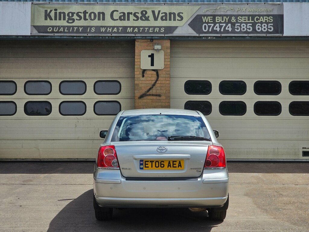 Toyota Avensis Hatchback Silver #7
