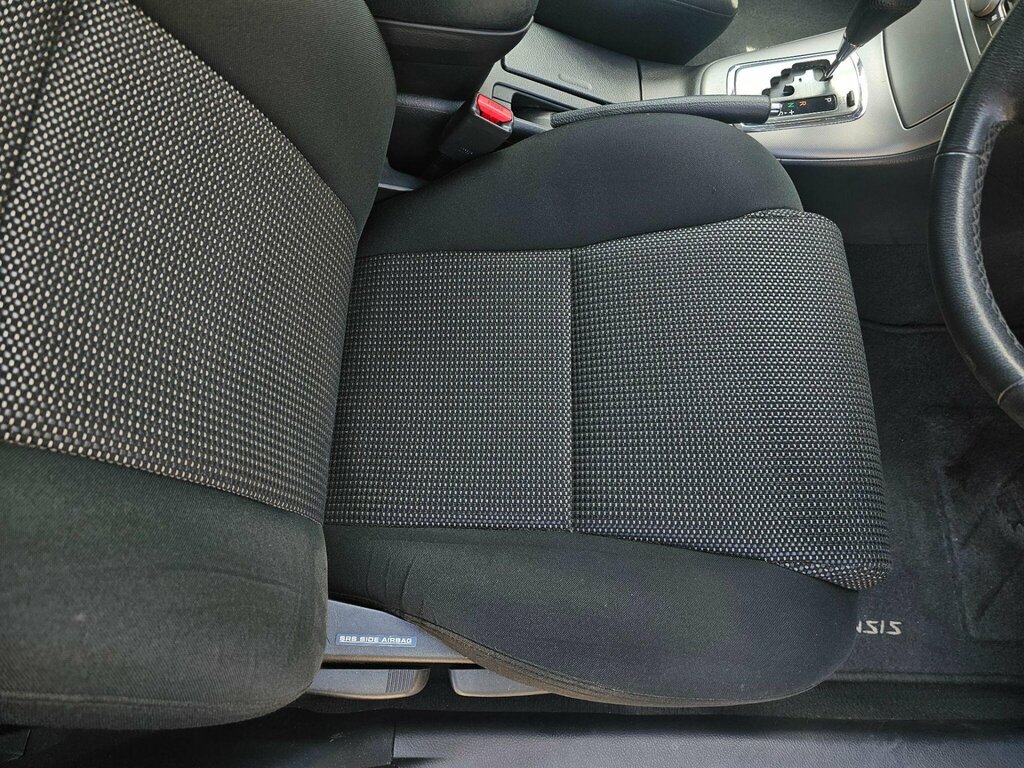 Toyota Avensis Hatchback Silver #10