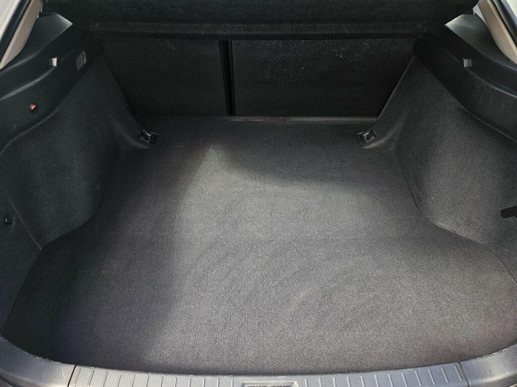 Toyota Avensis Hatchback Silver #19