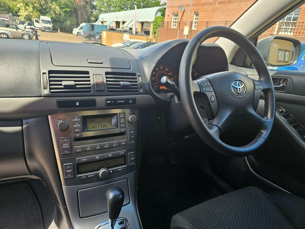 Toyota Avensis Hatchback Silver #20
