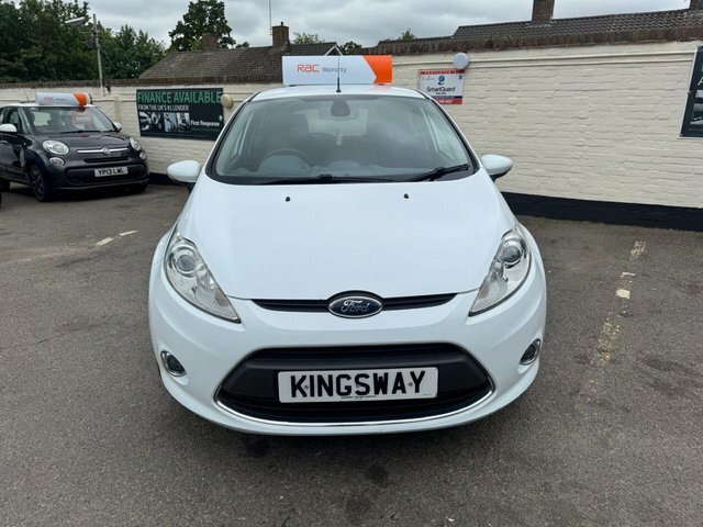 Ford Fiesta 2011 1.6 Titanium Hatchback 134 White #2