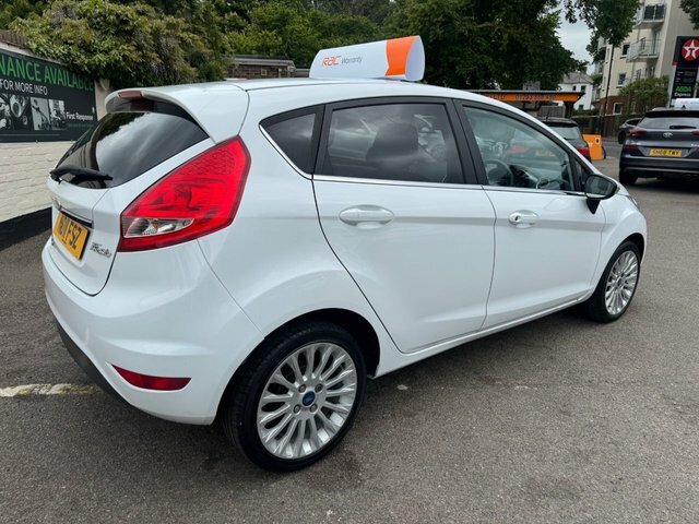 Ford Fiesta 2011 1.6 Titanium Hatchback 134 White #6