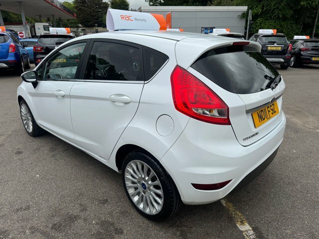 Ford Fiesta 2011 1.6 Titanium Hatchback 134 White #4