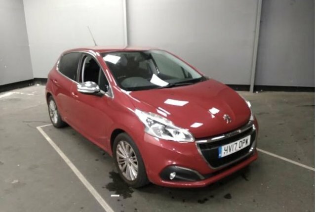 Peugeot 208 1.2 Puretech Allure Hatchback Eu Red