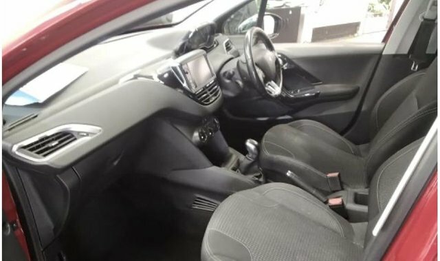Peugeot 208 1.2 Puretech Allure Hatchback Eu HV17OPW Red #4