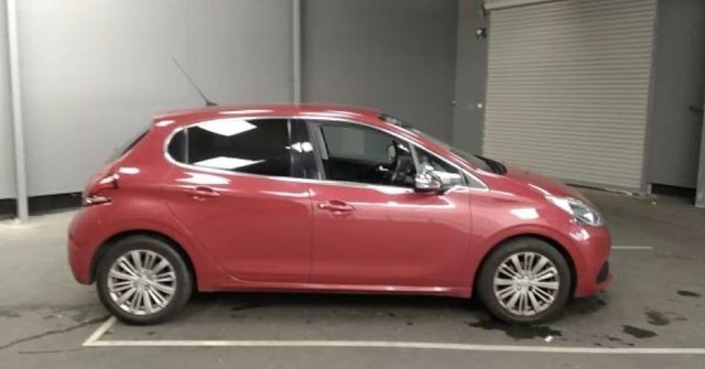 Peugeot 208 1.2 Puretech Allure Hatchback Eu HV17OPW Red #3