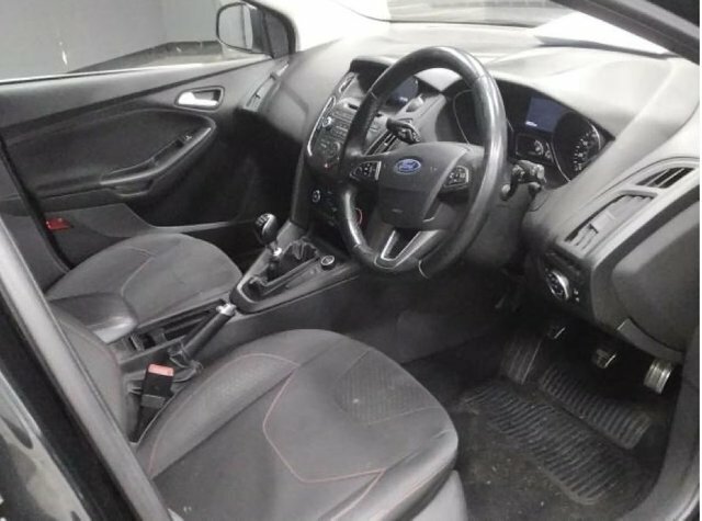 Ford Focus 1.0T Ecoboost Zetec S Hatchback WO15EVV Black #3