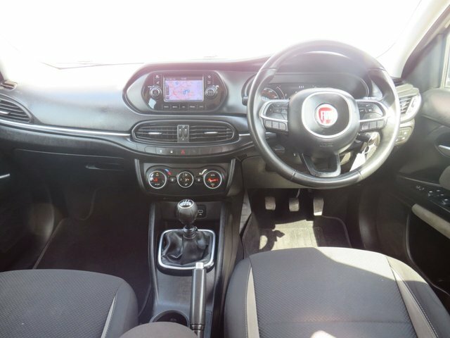 Fiat Tipo 2017 1.4 Mpi Lounge Hatchback Eu Grey #2