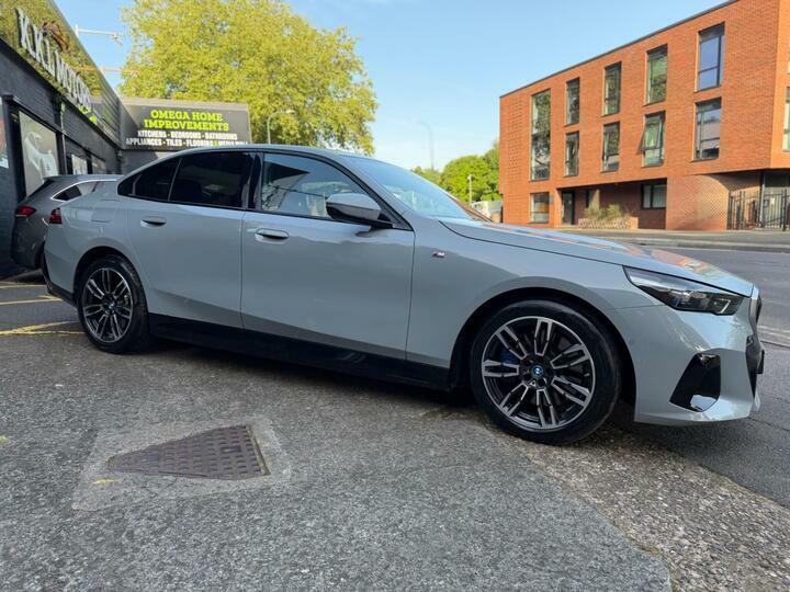 BMW i5 40 83.9Kwh M Sport Edrive 11Kw Charger Grey #5