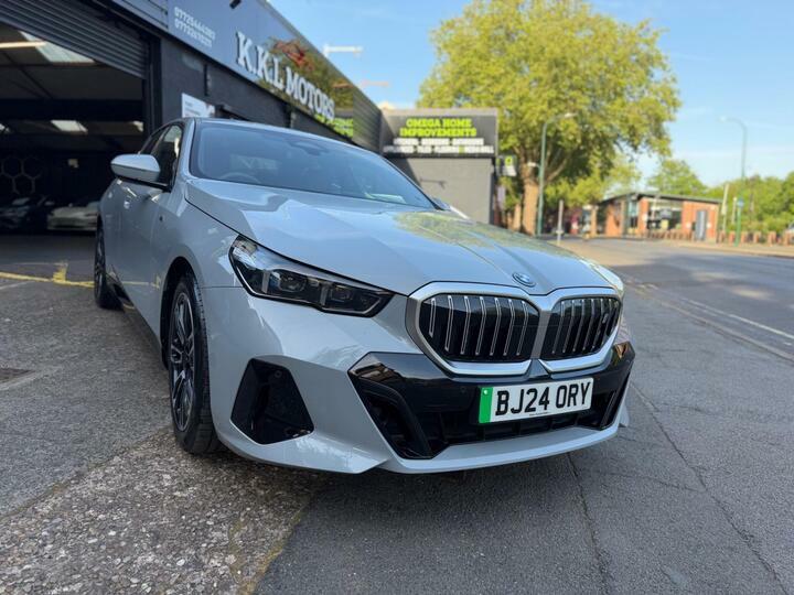 BMW i5 40 83.9Kwh M Sport Edrive 11Kw Charger Grey #3