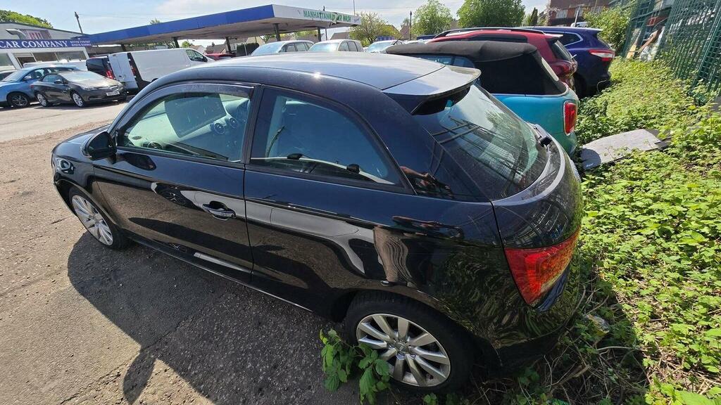 Audi A1 Hatchback 1.6 Tdi Sport Euro 5 Ss 201313 KE51ZNE Black #2