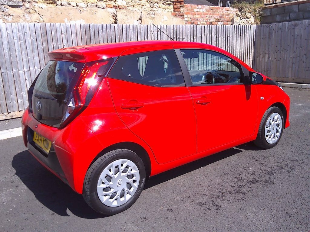 Toyota Aygo 1L X-play FX71YON Red #3