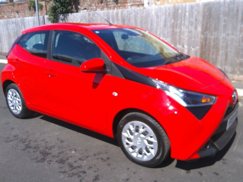 Toyota Aygo 1L X-play Red