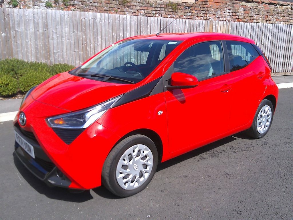 Toyota Aygo 1L X-play FX71YON Red #4