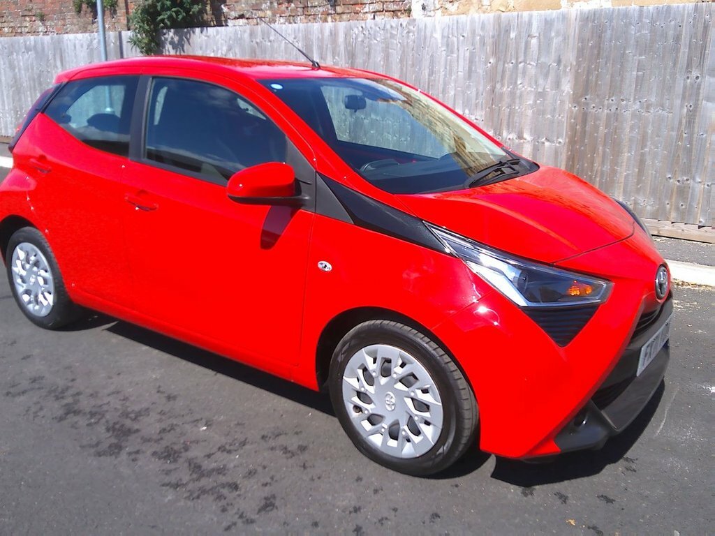Toyota Aygo 1L X-play FX71YON Red #5