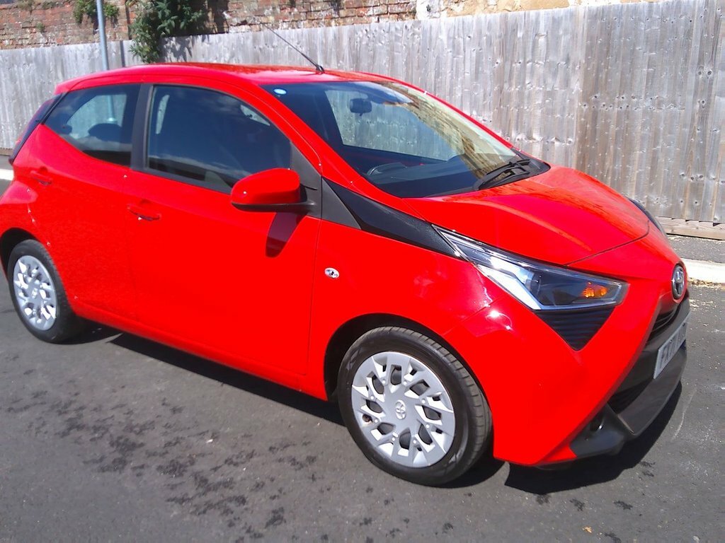 Toyota Aygo 1L X-play FX71YON Red #6