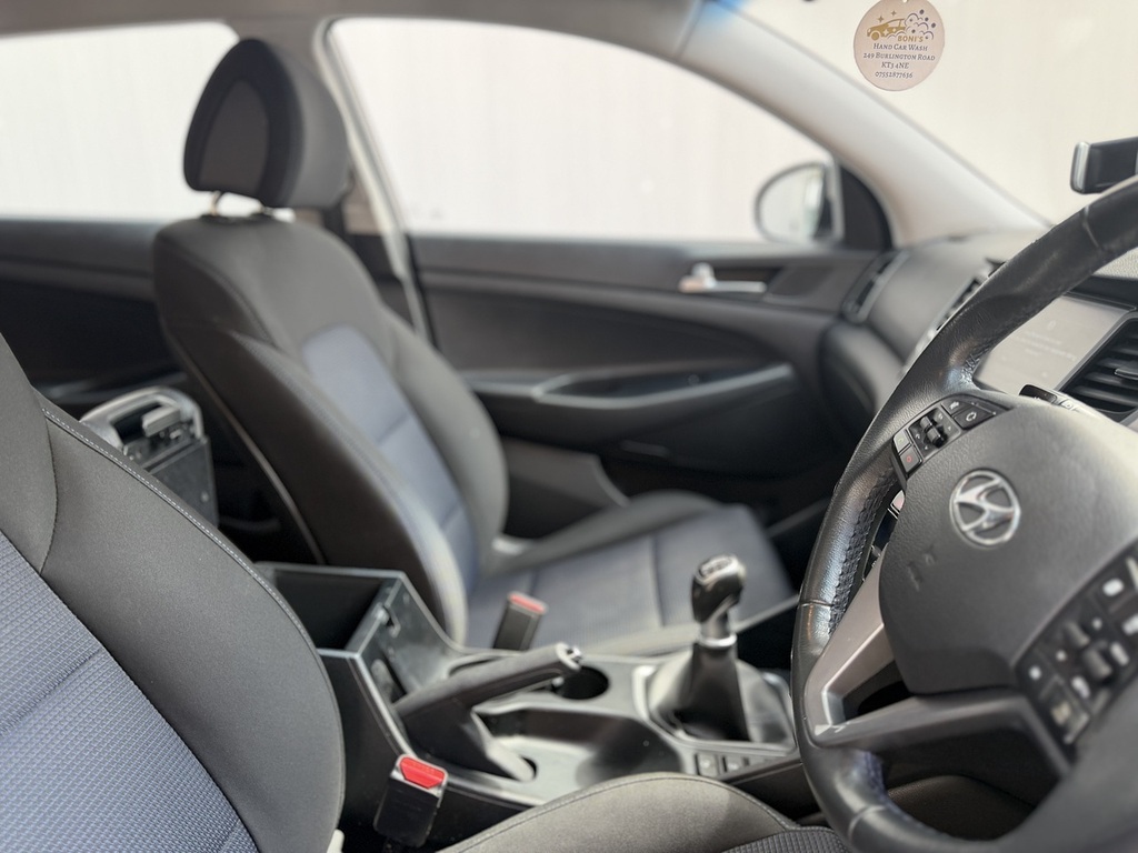 Hyundai Tucson 1.6 Gdi Blue Drive Se Nav Suv Eu AU18OFN White #6