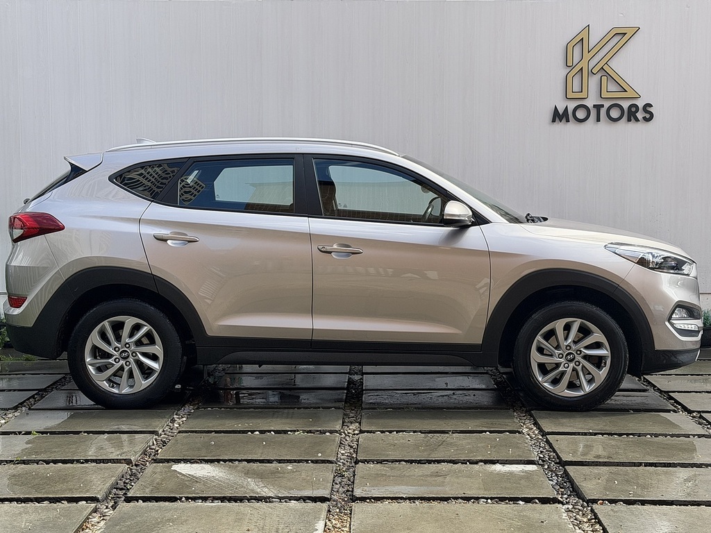 Hyundai Tucson 1.6 Gdi Blue Drive Se Nav Suv Eu AU18OFN White #3
