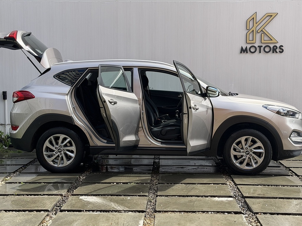 Hyundai Tucson 1.6 Gdi Blue Drive Se Nav Suv Eu AU18OFN White #4