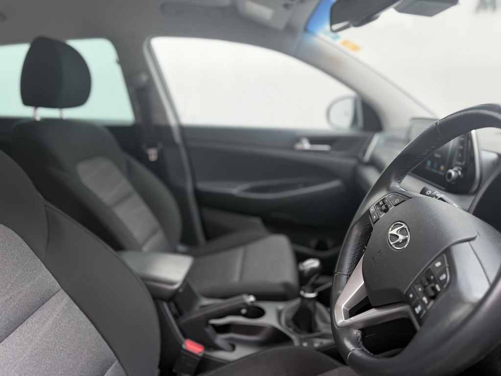 Hyundai Tucson 1.6 Gdi Se Nav Suv Euro 6 Ss YW19HLX Grey #6